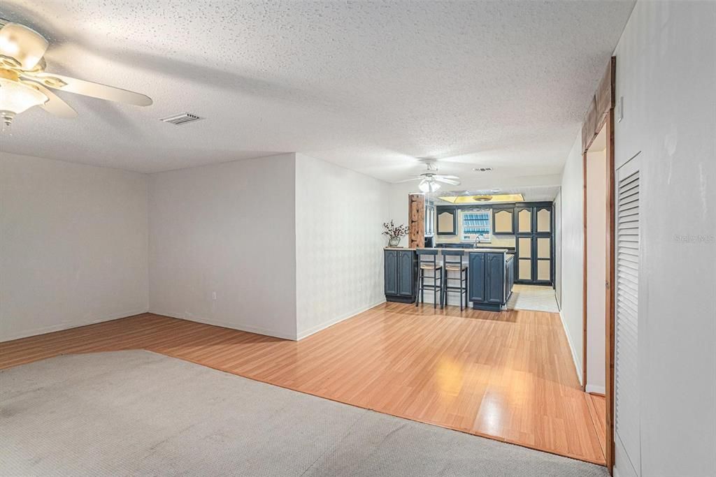 На продажу: $150,000 (2 спален, 2 ванн, 1410 Квадратных фут)