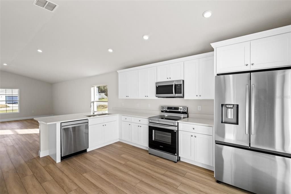 На продажу: $309,000 (4 спален, 2 ванн, 1856 Квадратных фут)