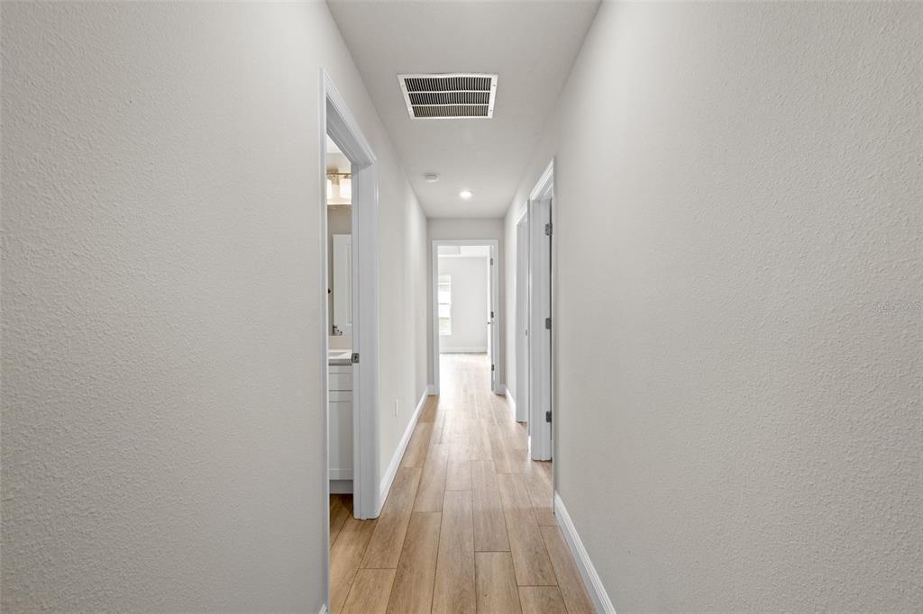 На продажу: $309,000 (4 спален, 2 ванн, 1856 Квадратных фут)