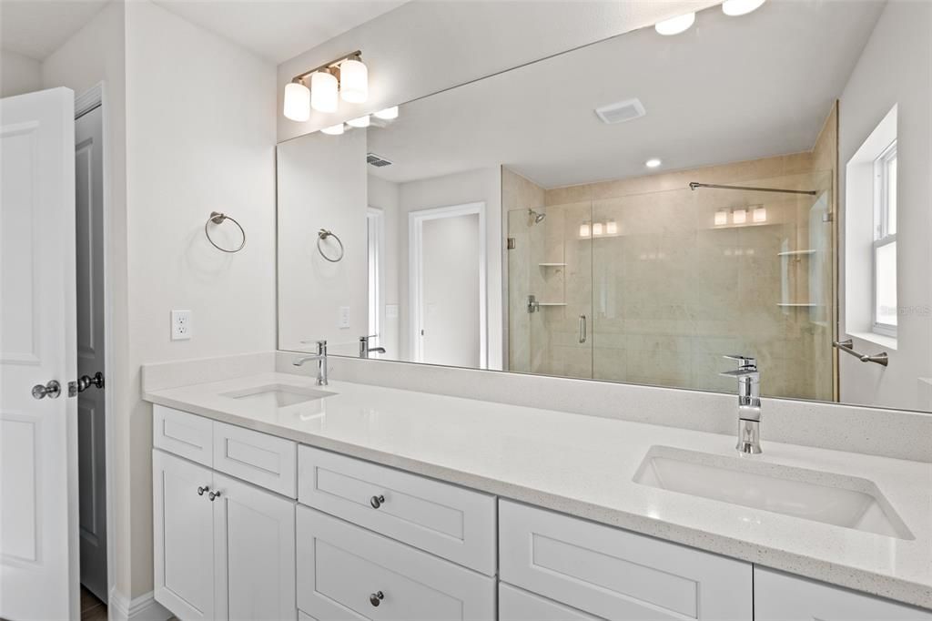 На продажу: $309,000 (4 спален, 2 ванн, 1856 Квадратных фут)