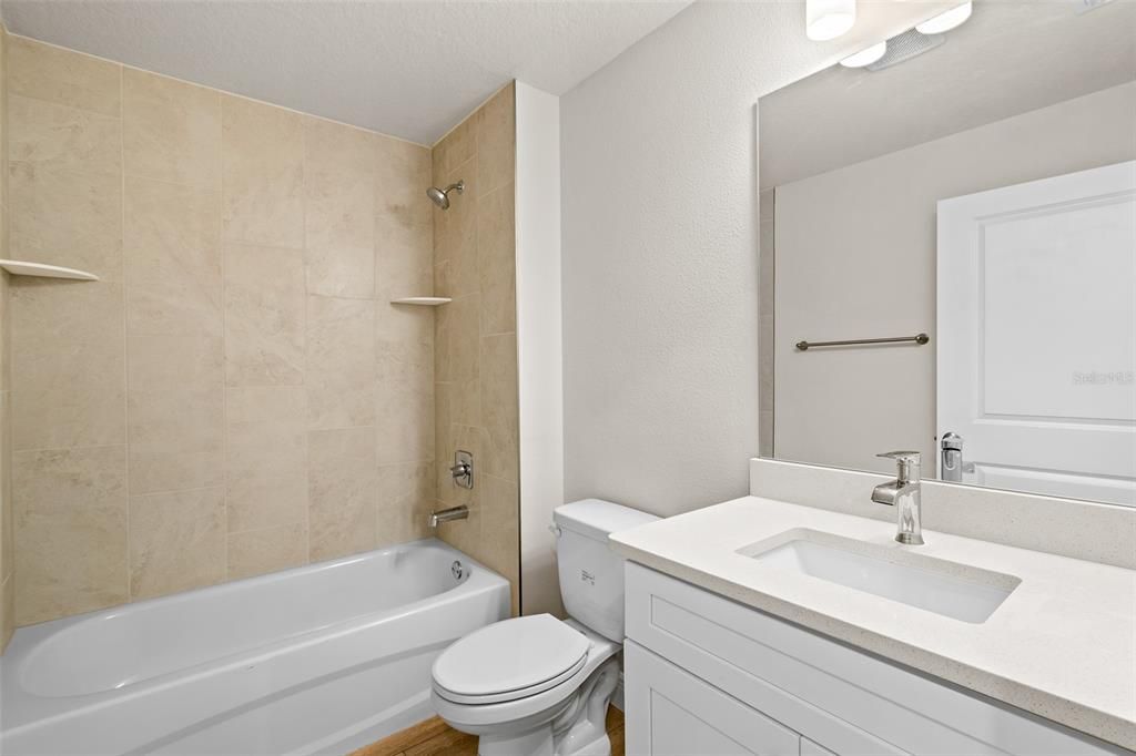 На продажу: $309,000 (4 спален, 2 ванн, 1856 Квадратных фут)