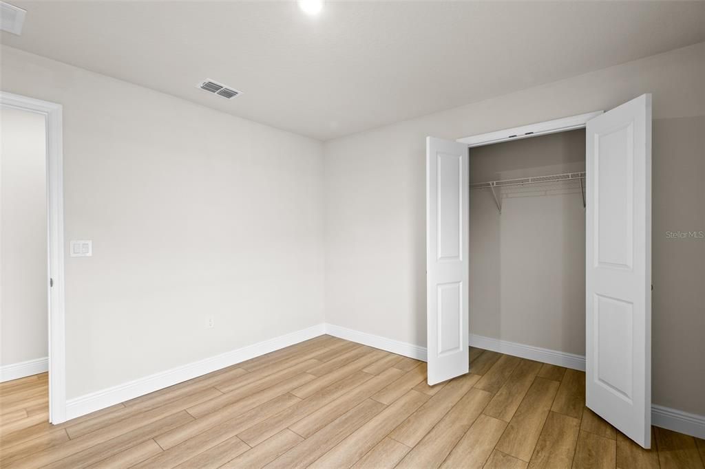 На продажу: $309,000 (4 спален, 2 ванн, 1856 Квадратных фут)