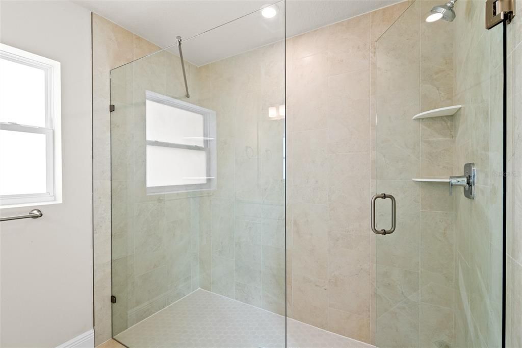 На продажу: $309,000 (4 спален, 2 ванн, 1856 Квадратных фут)