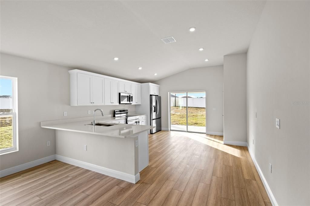 На продажу: $309,000 (4 спален, 2 ванн, 1856 Квадратных фут)