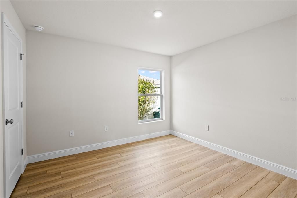 На продажу: $309,000 (4 спален, 2 ванн, 1856 Квадратных фут)