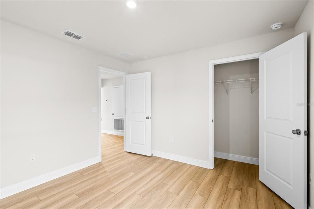 На продажу: $309,000 (4 спален, 2 ванн, 1856 Квадратных фут)