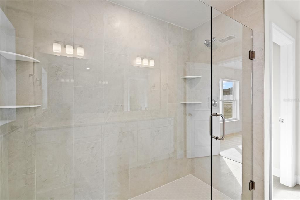 На продажу: $309,000 (4 спален, 2 ванн, 1856 Квадратных фут)