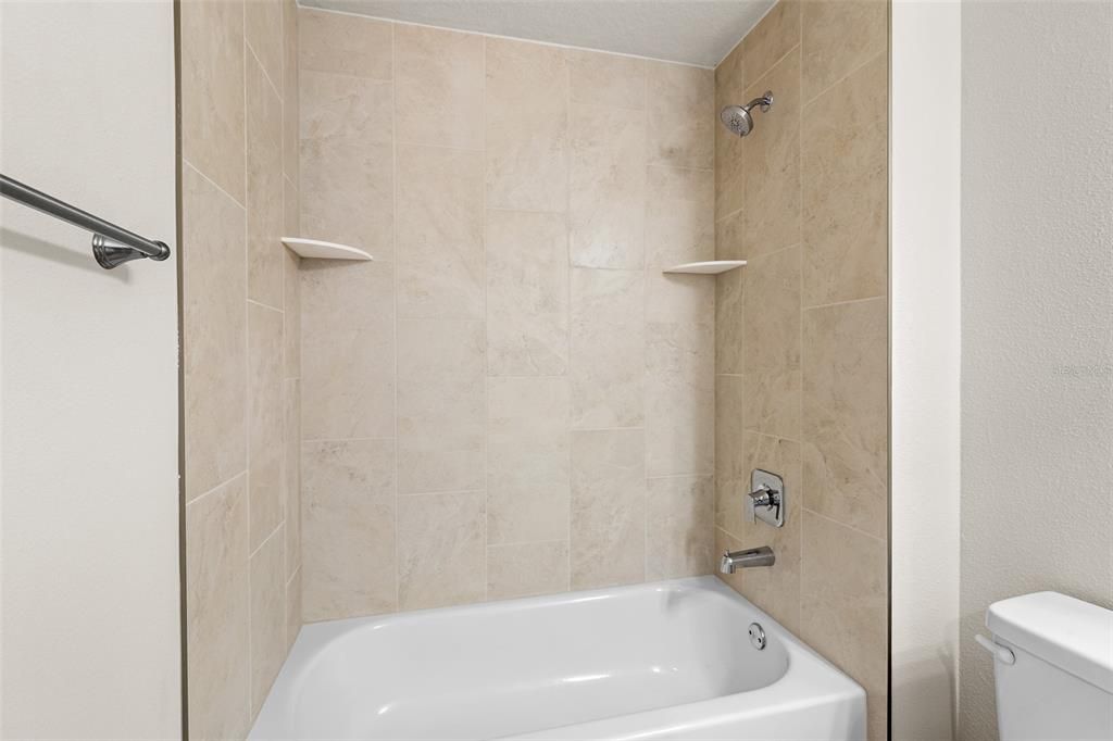 На продажу: $309,000 (4 спален, 2 ванн, 1856 Квадратных фут)