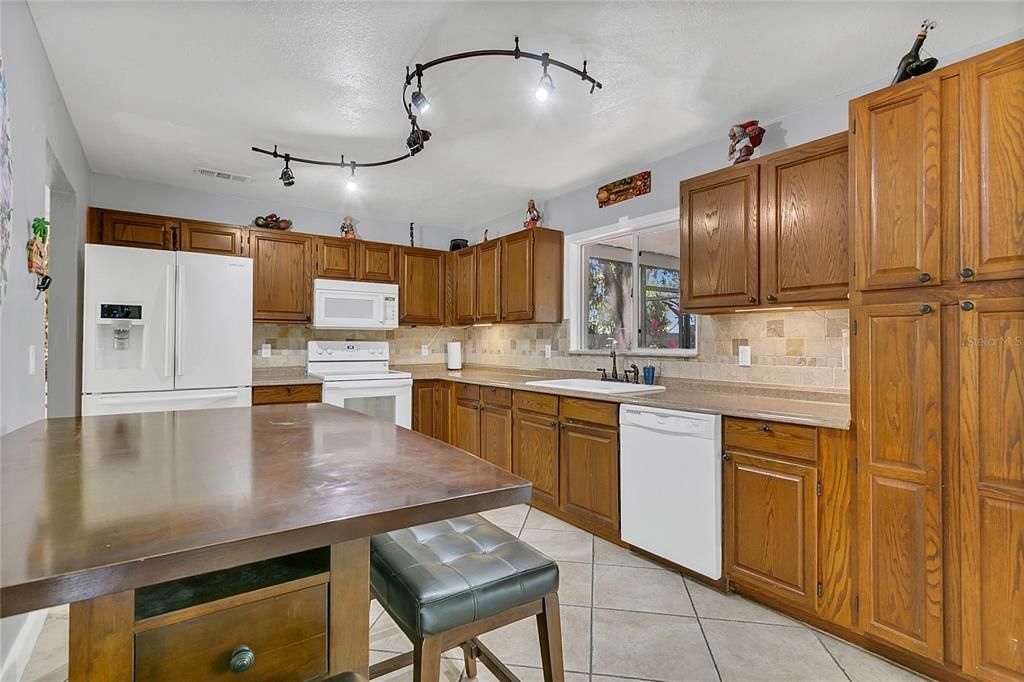 For Sale: $535,000 (4 beds, 2 baths, 2341 Square Feet)