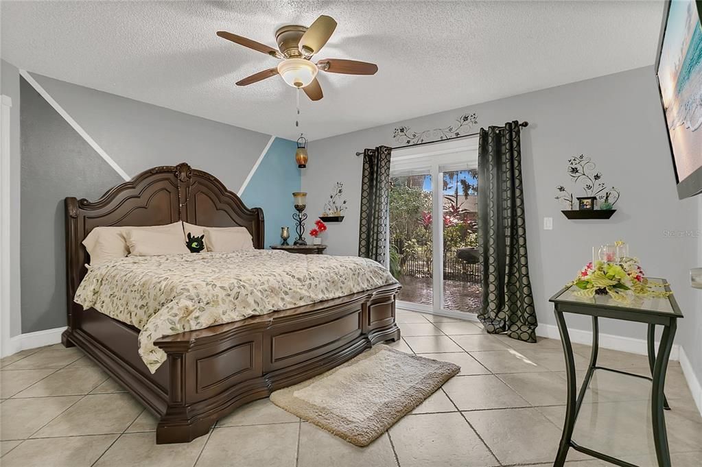 For Sale: $535,000 (4 beds, 2 baths, 2341 Square Feet)