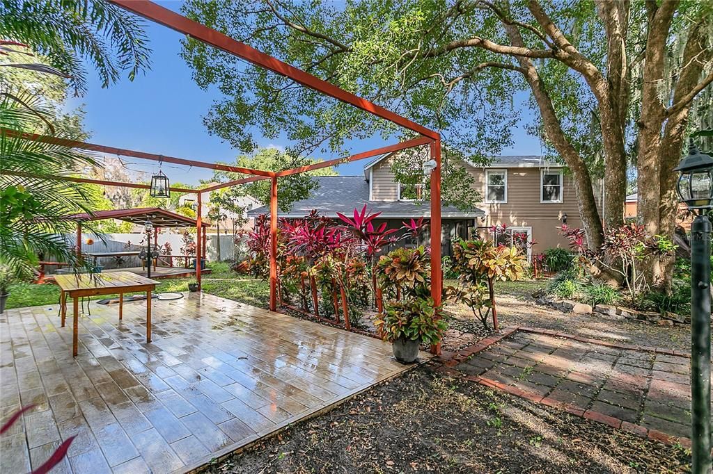 For Sale: $535,000 (4 beds, 2 baths, 2341 Square Feet)