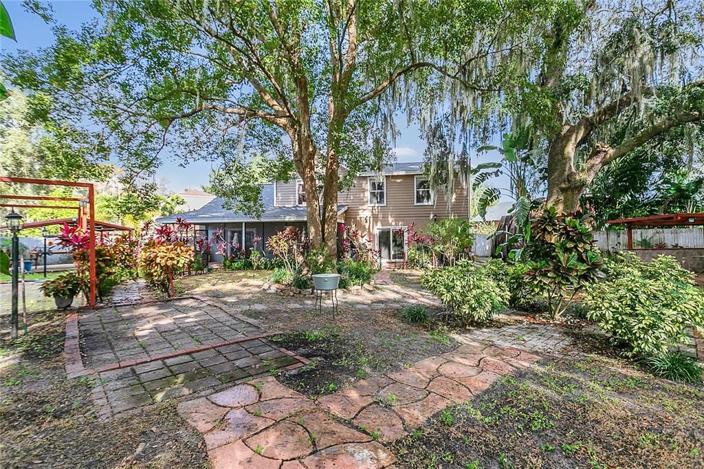 For Sale: $535,000 (4 beds, 2 baths, 2341 Square Feet)