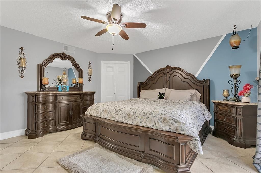 For Sale: $535,000 (4 beds, 2 baths, 2341 Square Feet)