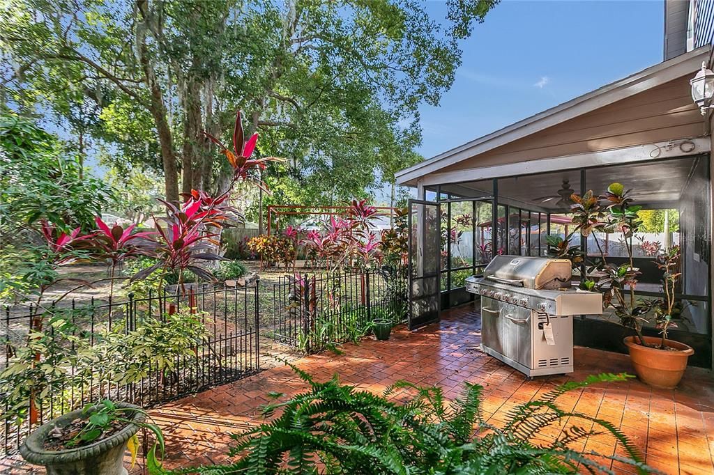 For Sale: $535,000 (4 beds, 2 baths, 2341 Square Feet)