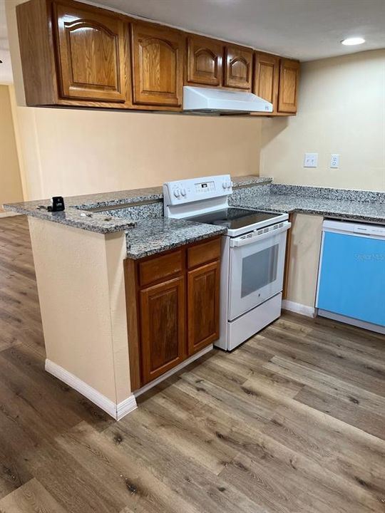 For Rent: $1,450 (2 beds, 1 baths, 900 Square Feet)