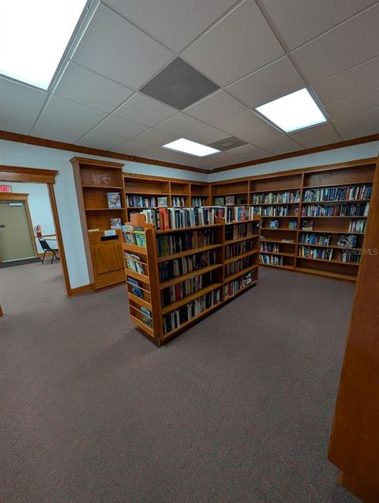 На продажу: $129,900 (2 спален, 2 ванн, 1135 Квадратных фут)