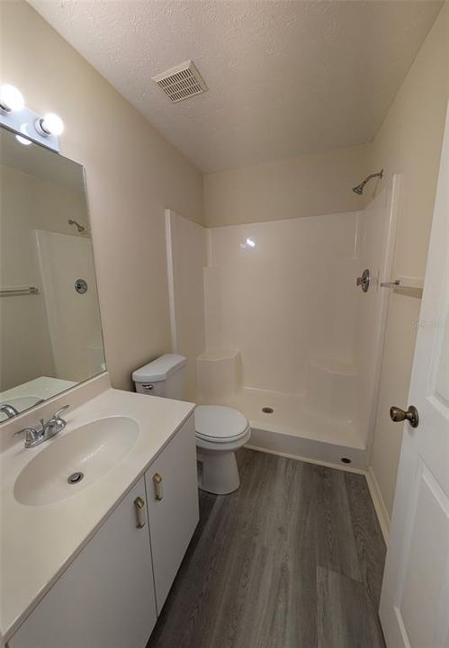 На продажу: $129,900 (2 спален, 2 ванн, 1135 Квадратных фут)