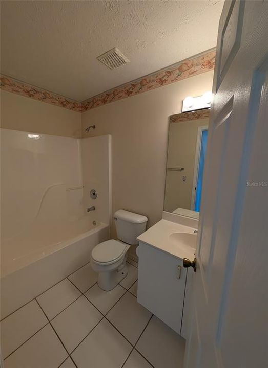 На продажу: $129,900 (2 спален, 2 ванн, 1135 Квадратных фут)