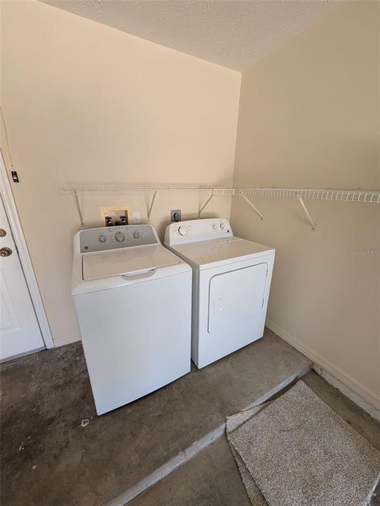 На продажу: $129,900 (2 спален, 2 ванн, 1135 Квадратных фут)