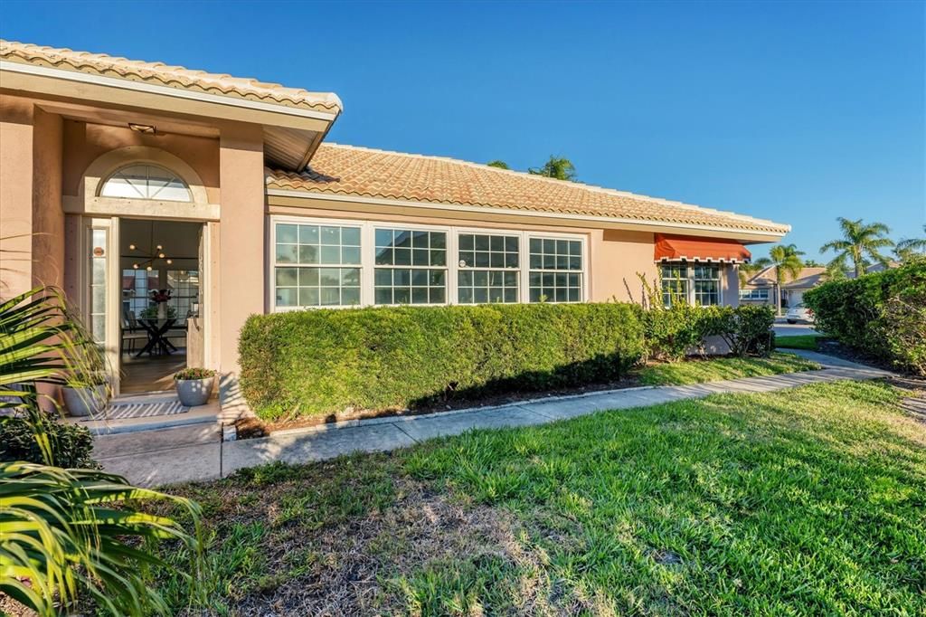 En Venta: $374,000 (2 camas, 2 baños, 1730 Pies cuadrados)