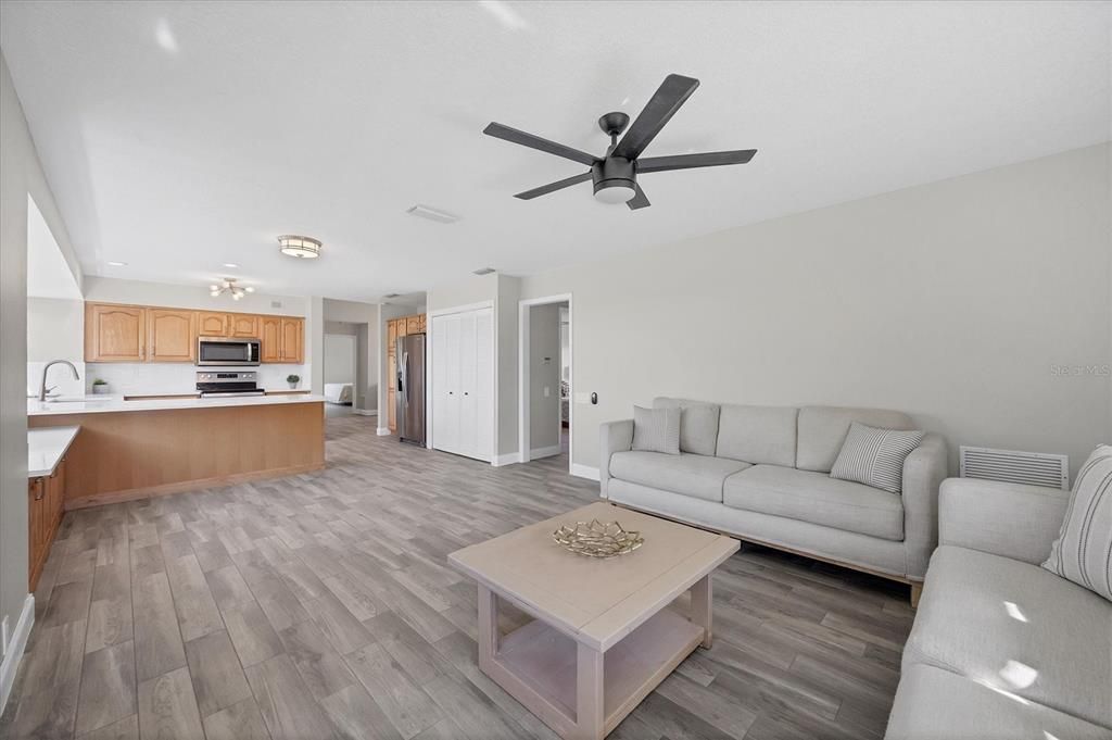 En Venta: $374,000 (2 camas, 2 baños, 1730 Pies cuadrados)