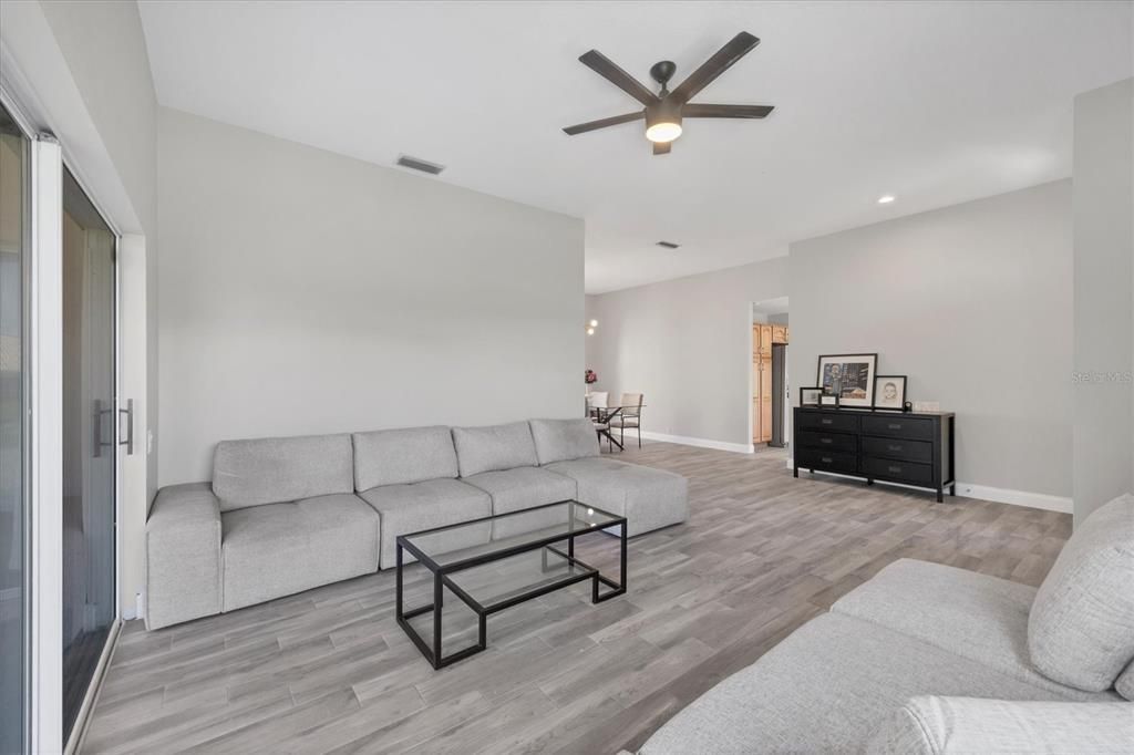 En Venta: $374,000 (2 camas, 2 baños, 1730 Pies cuadrados)