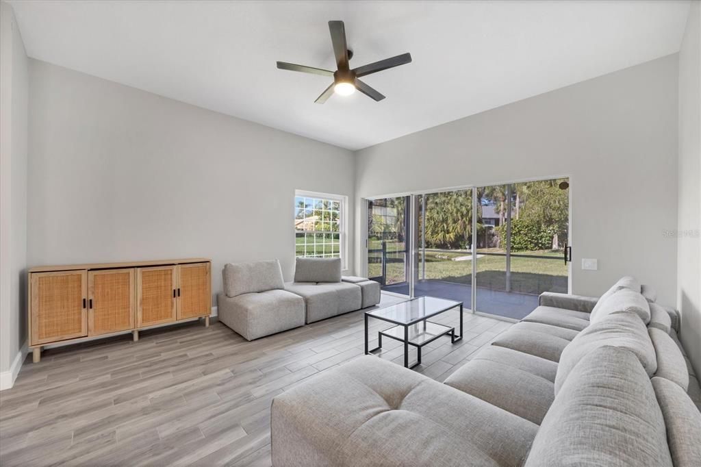 En Venta: $374,000 (2 camas, 2 baños, 1730 Pies cuadrados)