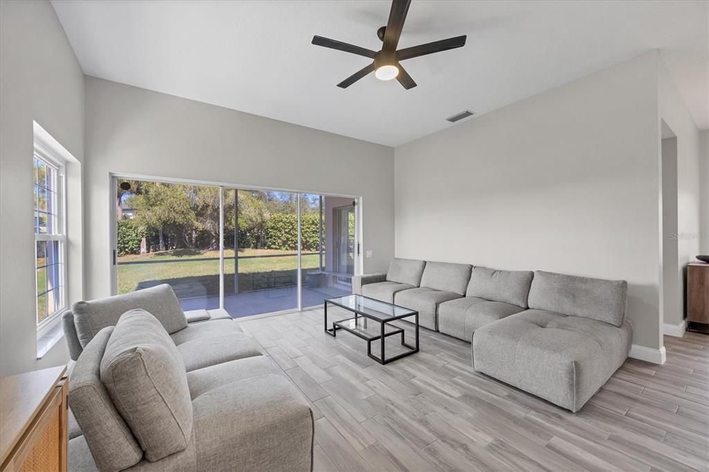 En Venta: $374,000 (2 camas, 2 baños, 1730 Pies cuadrados)