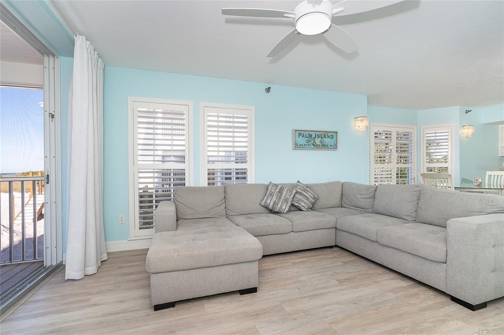 For Sale: $375,000 (2 beds, 2 baths, 1232 Square Feet)