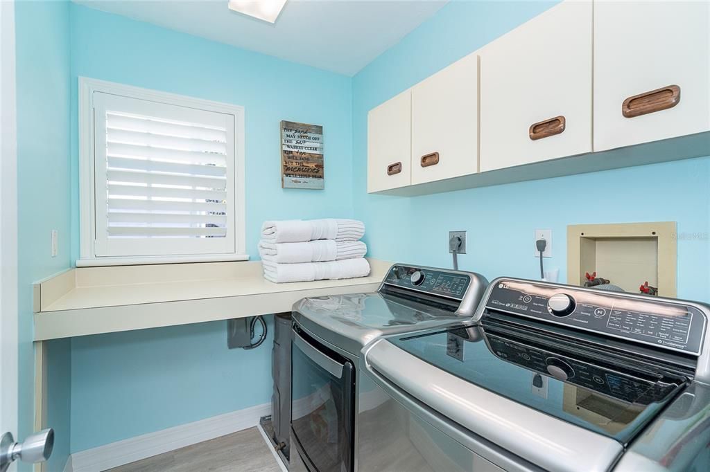 For Sale: $375,000 (2 beds, 2 baths, 1232 Square Feet)