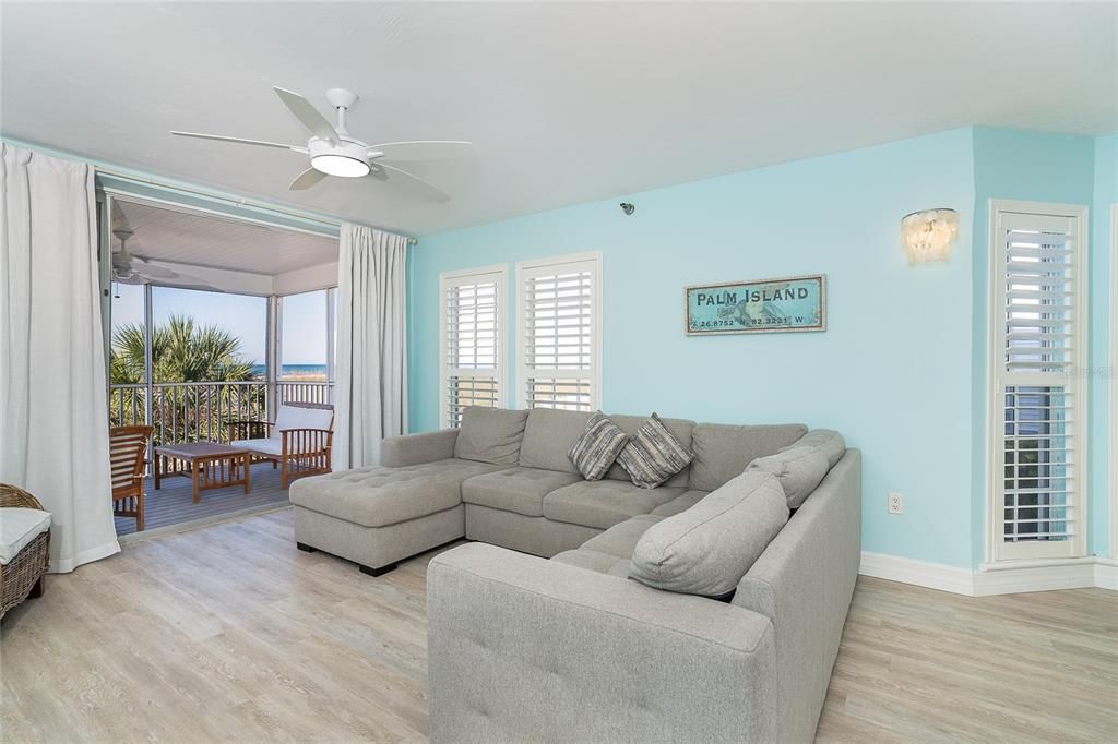 For Sale: $375,000 (2 beds, 2 baths, 1232 Square Feet)