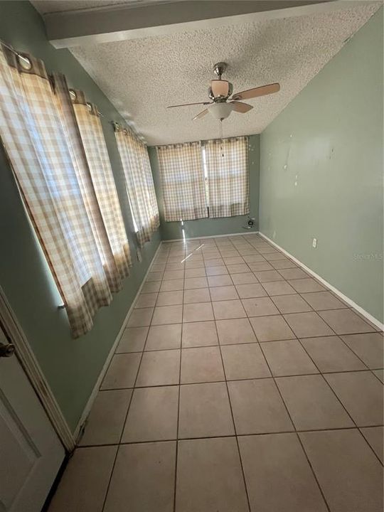 For Sale: $305,000 (3 beds, 1 baths, 1202 Square Feet)