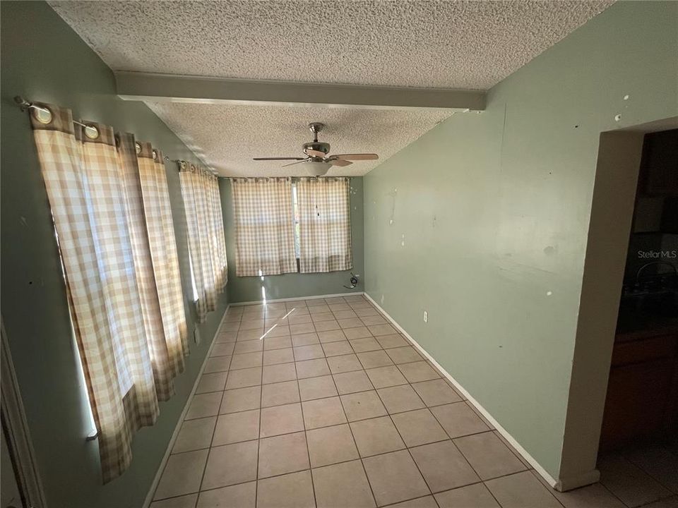For Sale: $305,000 (3 beds, 1 baths, 1202 Square Feet)