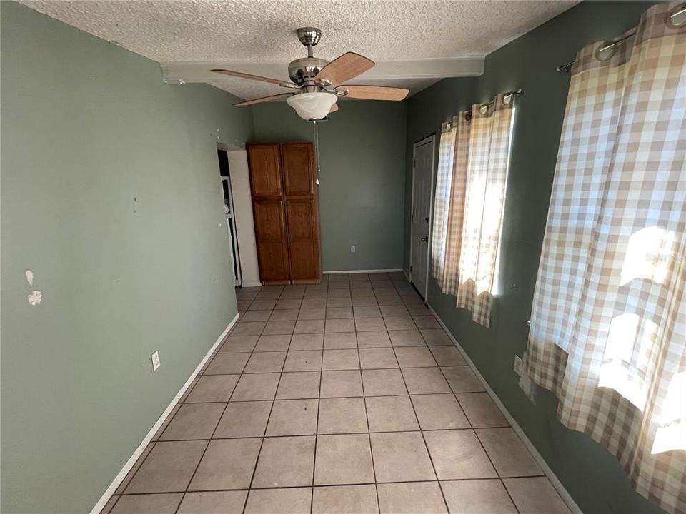 For Sale: $305,000 (3 beds, 1 baths, 1202 Square Feet)