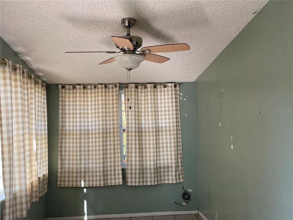 For Sale: $305,000 (3 beds, 1 baths, 1202 Square Feet)