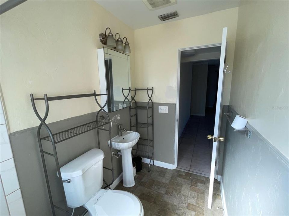 For Sale: $305,000 (3 beds, 1 baths, 1202 Square Feet)