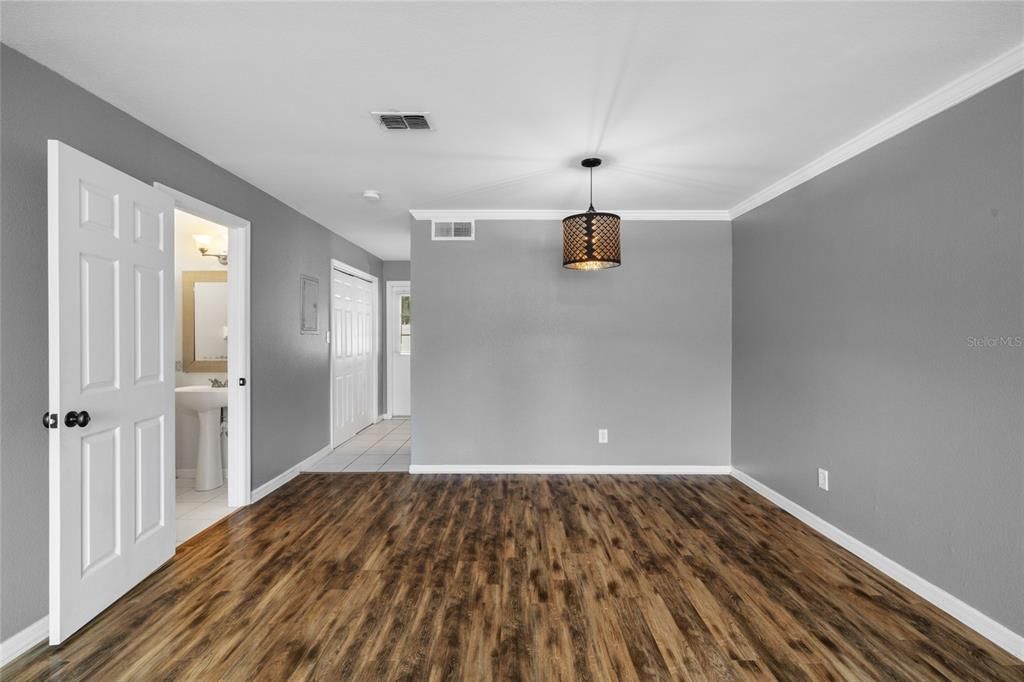 For Rent: $1,500 (2 beds, 1 baths, 1051 Square Feet)