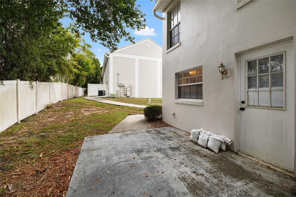 For Rent: $1,500 (2 beds, 1 baths, 1051 Square Feet)