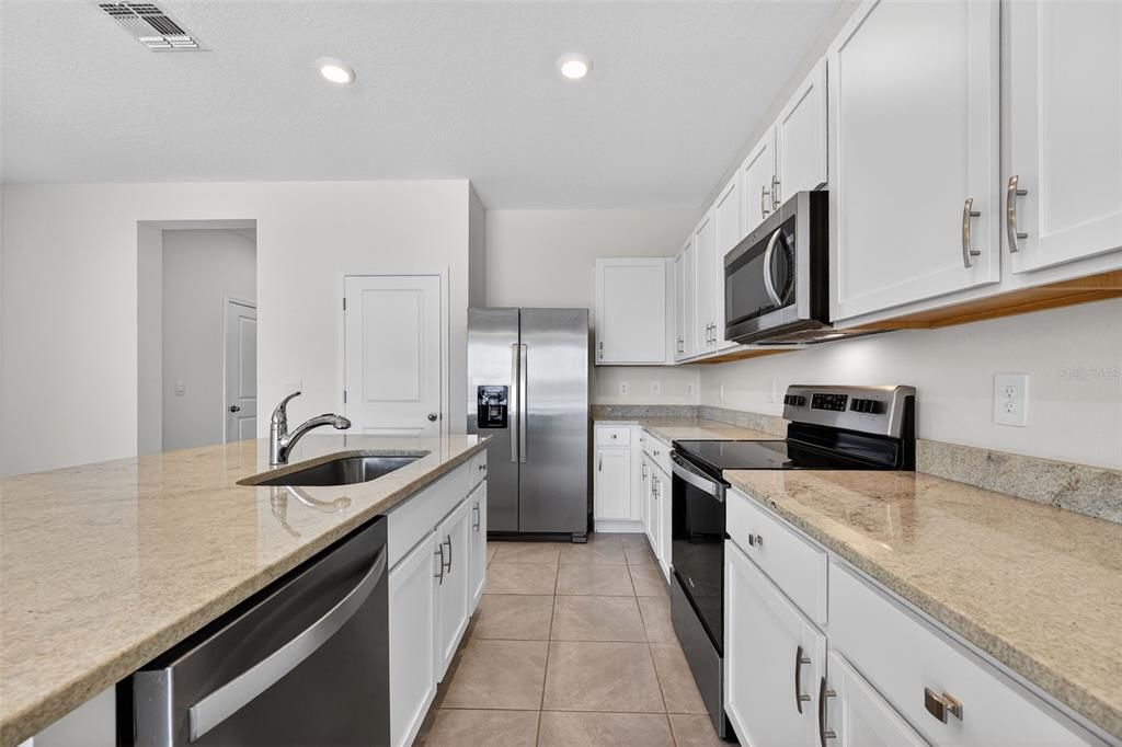 For Sale: $354,900 (3 beds, 2 baths, 1673 Square Feet)