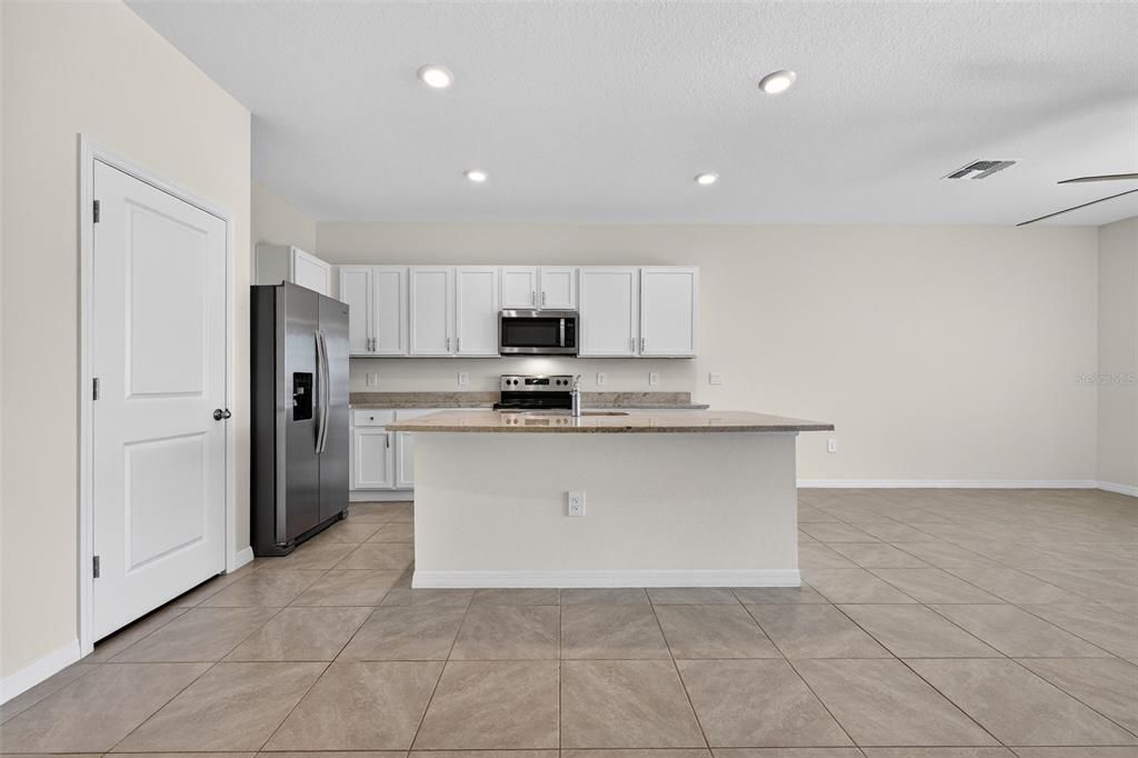 For Sale: $354,900 (3 beds, 2 baths, 1673 Square Feet)