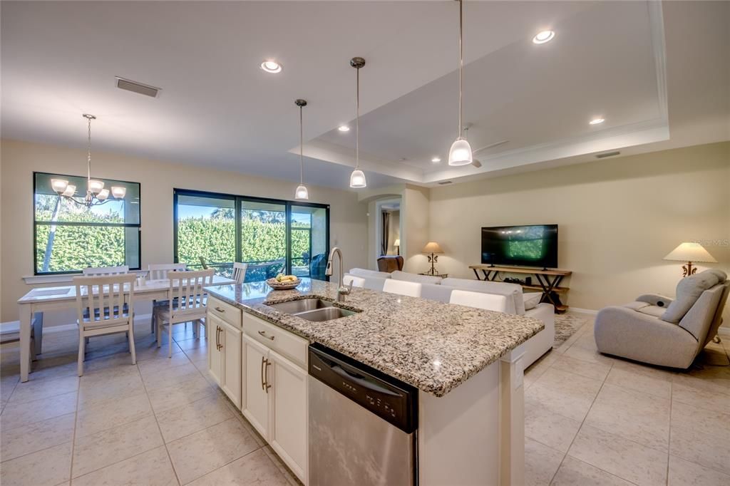 En Venta: $635,000 (3 camas, 2 baños, 1998 Pies cuadrados)