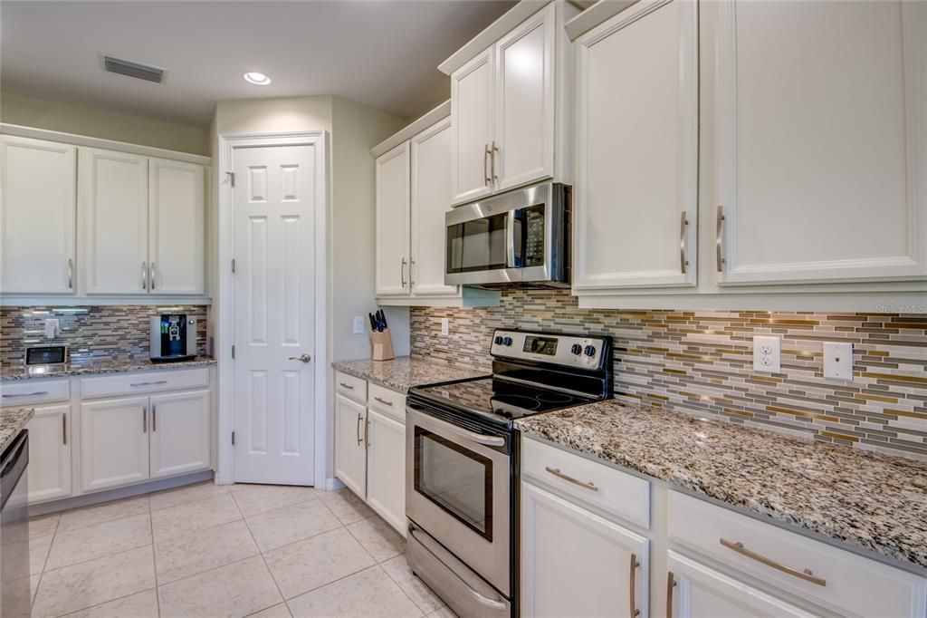 En Venta: $635,000 (3 camas, 2 baños, 1998 Pies cuadrados)