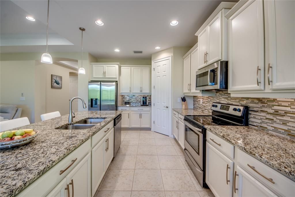 En Venta: $635,000 (3 camas, 2 baños, 1998 Pies cuadrados)