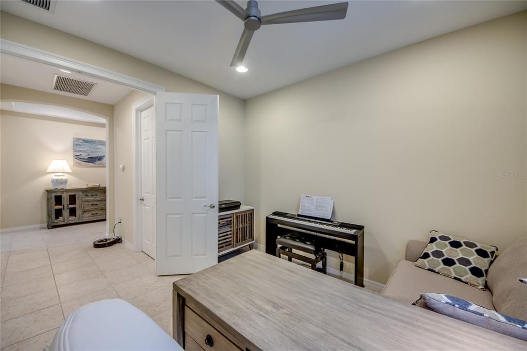 На продажу: $635,000 (3 спален, 2 ванн, 1998 Квадратных фут)