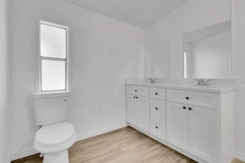 For Sale: $189,000 (4 beds, 2 baths, 1560 Square Feet)