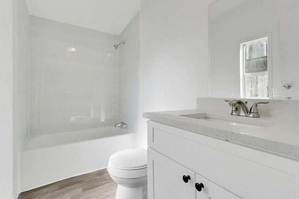 For Sale: $189,000 (4 beds, 2 baths, 1560 Square Feet)