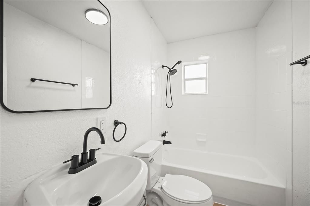 For Sale: $197,000 (3 beds, 2 baths, 1183 Square Feet)