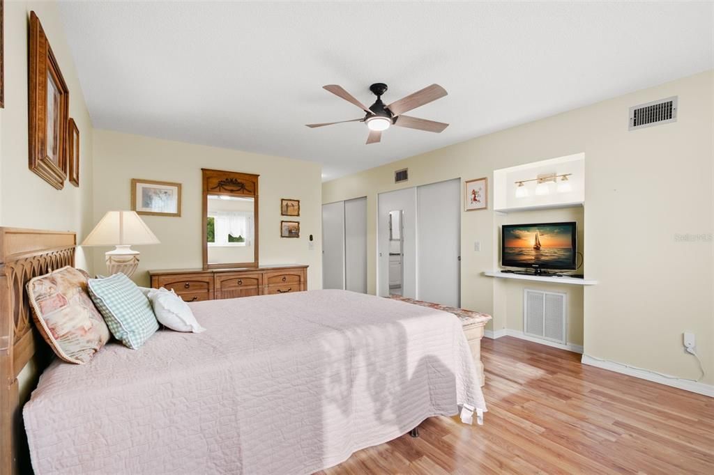 For Rent: $1,700 (2 beds, 2 baths, 1400 Square Feet)