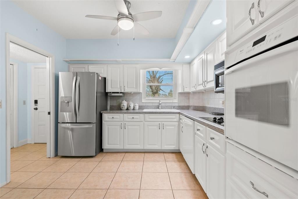 For Rent: $1,700 (2 beds, 2 baths, 1400 Square Feet)