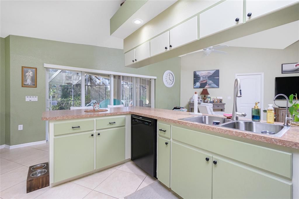 待售: $379,000 (3 贝兹, 2 浴室, 1546 平方英尺)